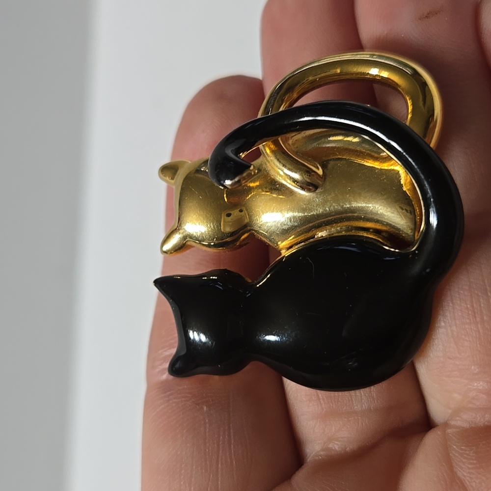 Vintage Black Enamel and Gold Cat Brooch